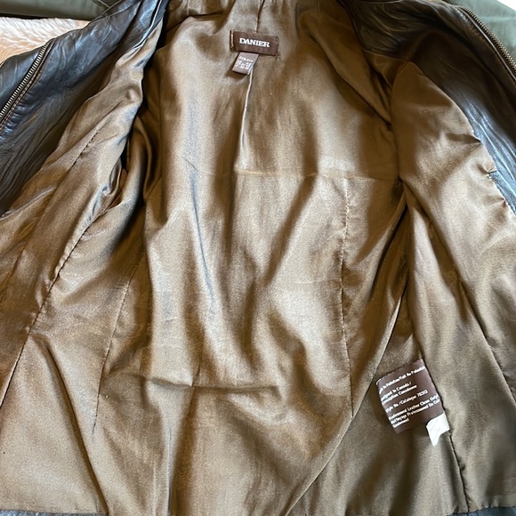 Rich brown Danier leather jacket with lots of pockets - Picture 4 of 6